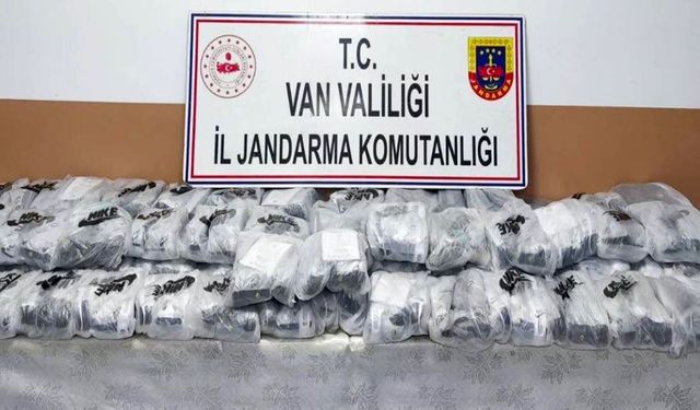 Başkale’de 1 Milyon TL’yi aşan gümrüksüz eşya ele geçirildi