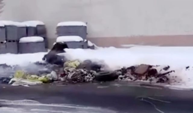 Van Oto Sanayi Sitesi’nde çöp tepkisi! Esnaf çareyi çöpleri yakmakta buldu