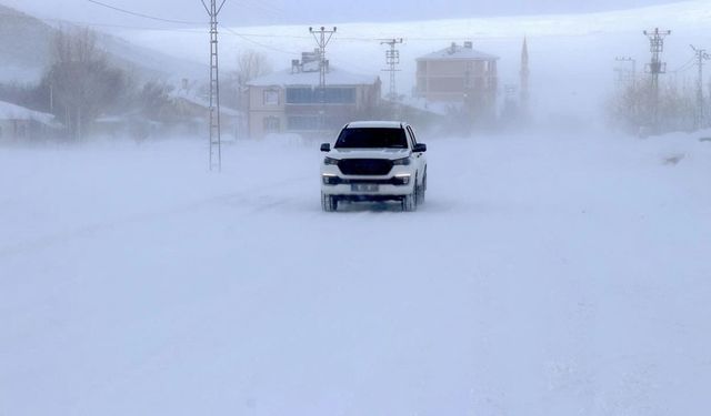 Van Özalp’ta kuvvetli kar, fırtına ve çığ uyarısı