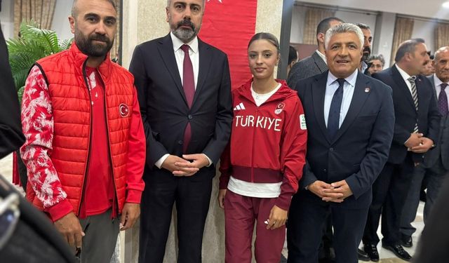 Van YYÜ sporcuları dünya şampiyonası yolunda: Yağız Türkiye şampiyonu oldu!