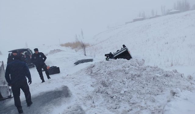 Van’da kar yağışı ve tipi kazaya yol açtı!