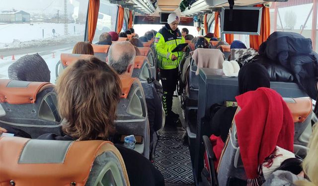 Van’da yolcu otobüslerinde trafik bilgilendirme eğitimi