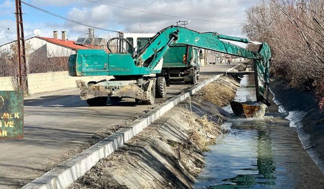 DSİ 17. Bölge Müdürlüğü’nden Süphan ve Şabaniye’de dere ıslahı