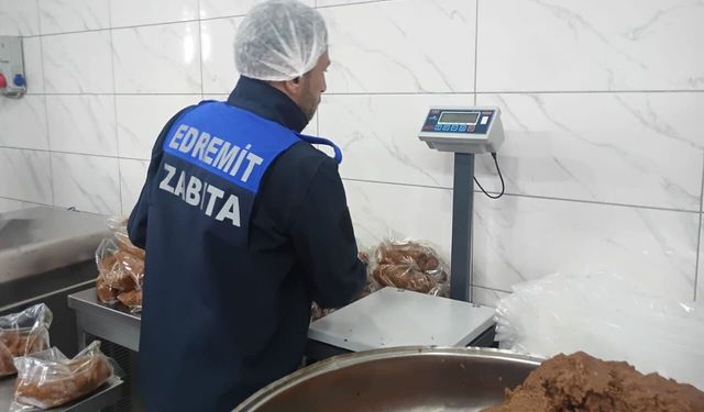 Edremit’te çiğ köfte işletmelerine Ramazan denetimi