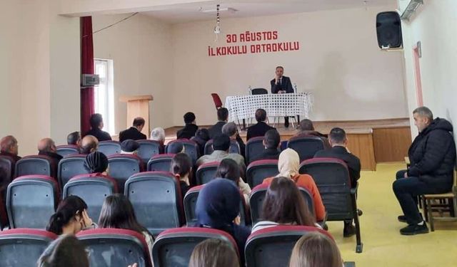 Edremit’te ‘Maarifin Kalbinde Ramazan’ söyleşisi