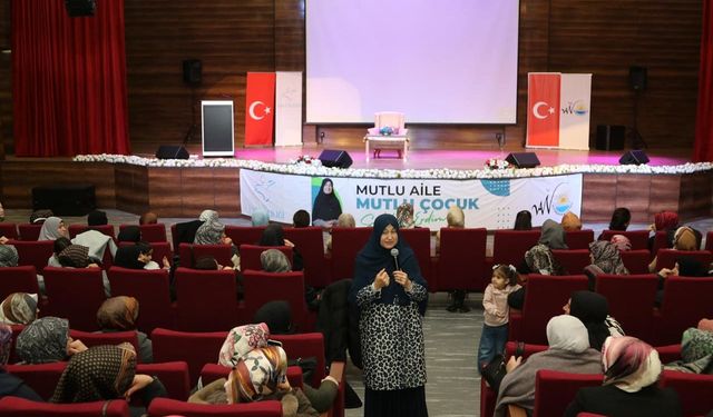 Eğitimci Saliha Erdim Van’da konferans verdi!