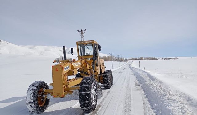 İpekyolu'nda kapanan yollar ulaşıma açıldı