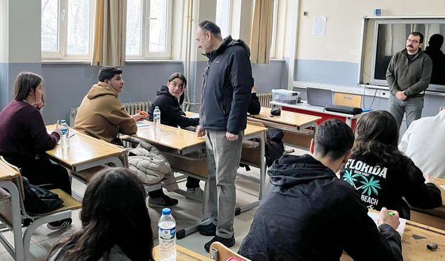 Müdür Çandıroğlu, Etüt Van Kurslarını ziyaret etti