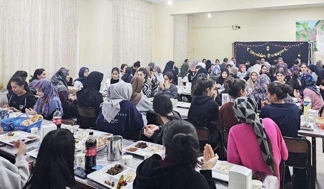 Müdür Nurses, öğrencilerle iftarda buluştu