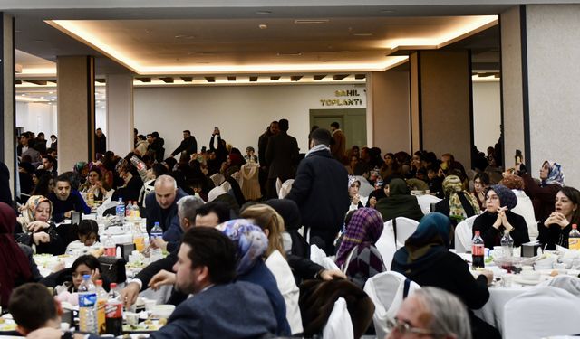 TÜGVA iftarında protokol ve gençler bir araya geldi