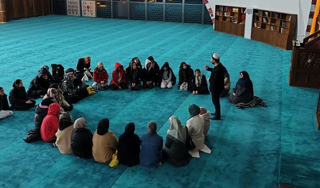 Tuşba’da gençler teravihte buluştu!