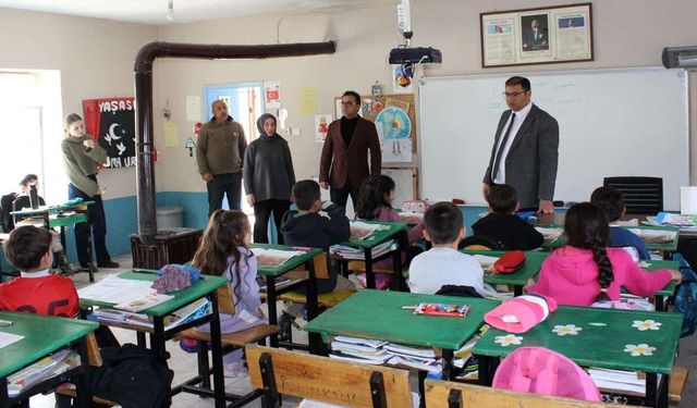 Van Edremit’te okul ziyaretleri sürüyor