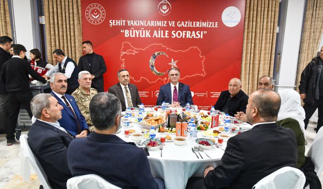 Van Valiliği ev sahipliğinde anlamlı iftar programı