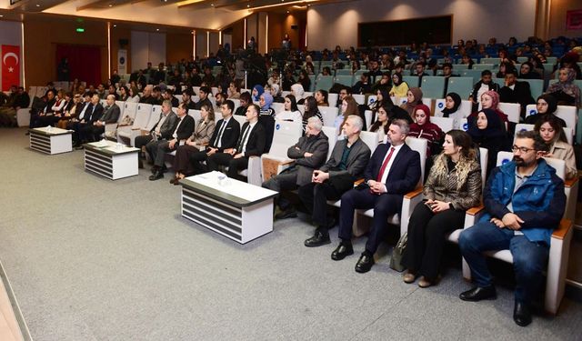 Van YYÜ’de gençlerin dijital güvencesi için kritik panel