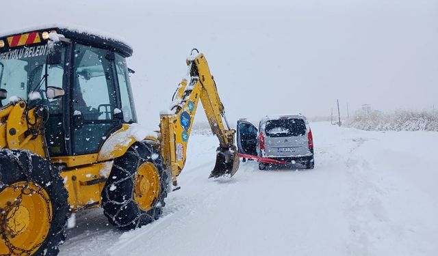 Van’da araçlar kar ve tipide mahsur kaldı!