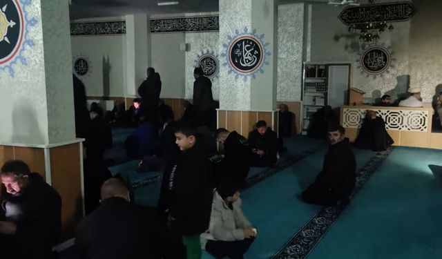 Van’da Cuma namazı karanlıkta kılındı!