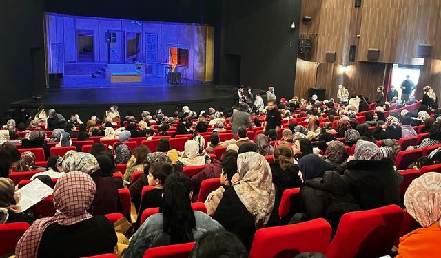 Van’da kadınlara tiyatro etkinliği