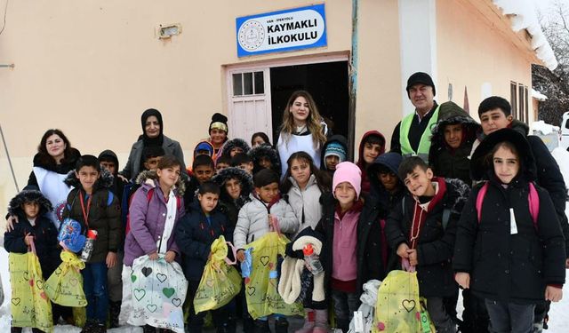 Van’da kış günlerinde gönülleri ısıtan dayanışma
