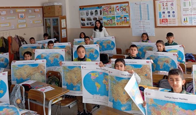 Van’da öğrencilere dünya ve Türkiye haritaları ulaştırıldı