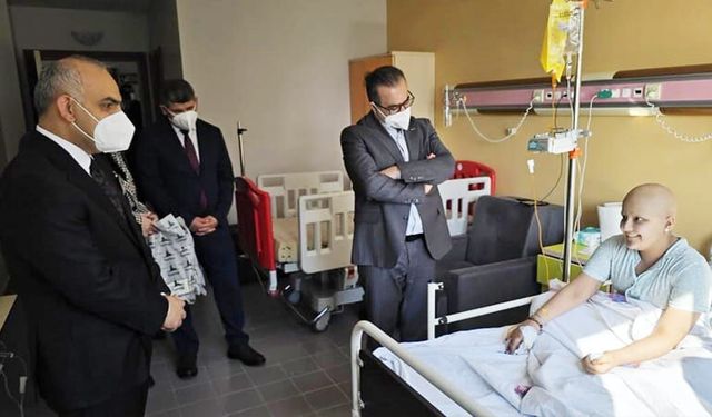 Van’da onkoloji hastalarına moral ziyareti