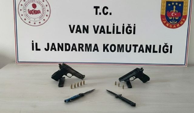 Van’da tabanca ve bıçak ile yakalanan şüpheli gözaltına alındı