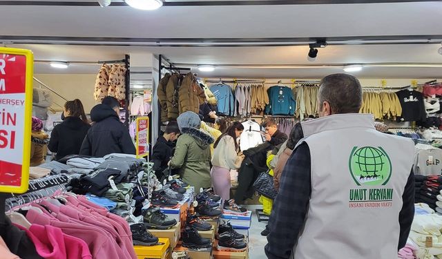 Vanlı hayırseverden çocuklara kışlık giyim yardımı