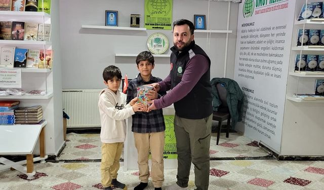 Vanlı kardeşler, kumbaralarını Gazze’ye bağışladı