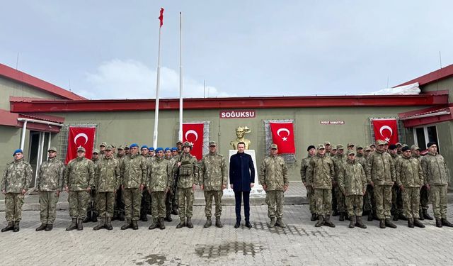 Çaldıran’da Mehmetçik, Jandarma ve Polis ekiplerine bayram ziyareti