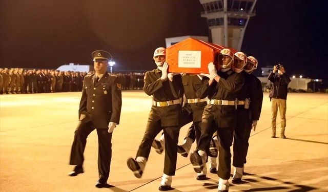 Doğubayazıt'ta kaza kırıma uğrayan askeri araçta kayıplar var