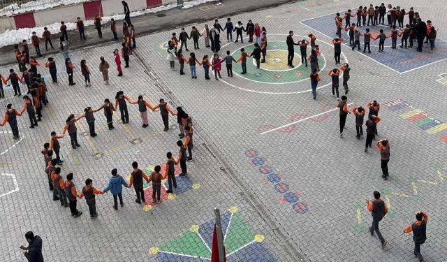 Edremit’te deprem haftası kapsamında tahliye tatbikatı gerçekleştirildi