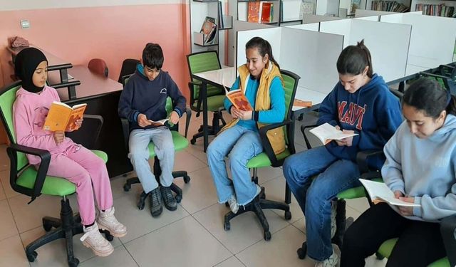 Edremit’te ‘okuyorum- yorumluyorum’ etkinliği düzenlendi