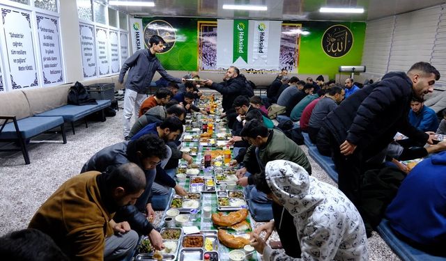 HAKSİAD Van Şubesi öğrencilerle iftarda buluştu