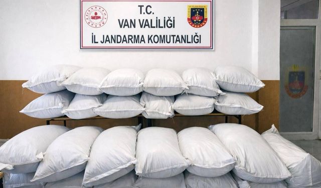 Van'da 3 milyonluk gümrük kaçağı gıda maddesi ele geçirildi