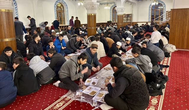 İpekyolu’ndaki gençler iftarda buluştu