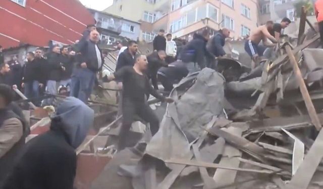 İstanbul Fatih'te 2 bina çöktü: Enkaz altında 2 kişi aranıyor!