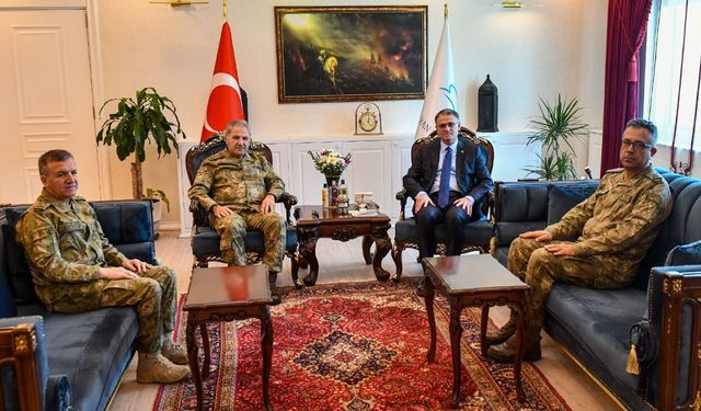 Kara Kuvvetleri Komutanı Orgeneral Tokel’den Van’a çıkarma