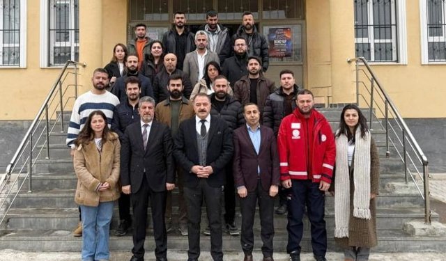 Müdür Ceylani, Tuşba’daki okulları ziyaret etti