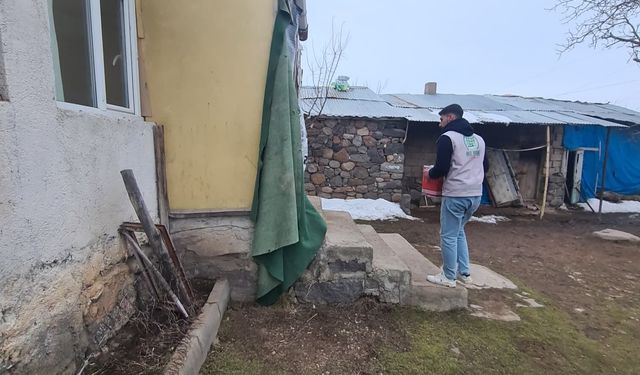 Muradiye’de ihtiyaç sahiplerine ayni ve nakdi yardım