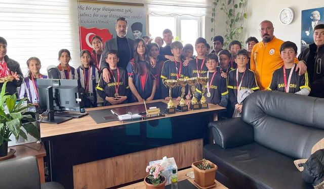 Mustafa Cengiz Ortaokulu Kriket takımlarından büyük başarı