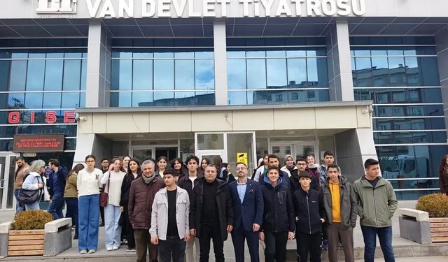 Pansiyonlu Öğrencilere Kültürel Tiyatro Etkinliği