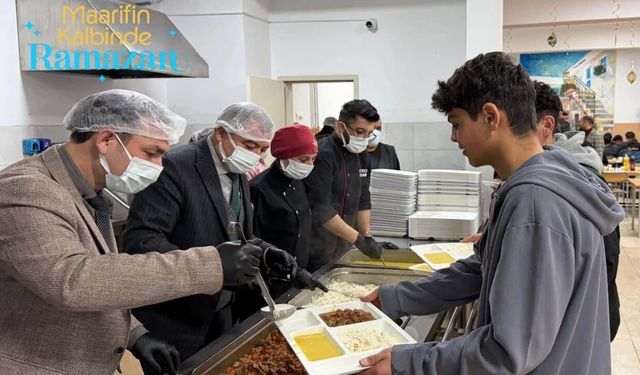 Tuşba’da ‘Maarifin Kalbinde Ramazan’ iftar programı düzenlendi
