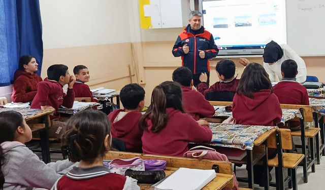 Van AFAD’tan Vangölü Ortaokulu’nda Deprem Haftası etkinliği