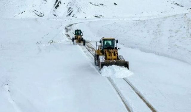 Van Büyükşehir belediyesi duyurdu! Başkale ve Saray’ya ulaşım yok!