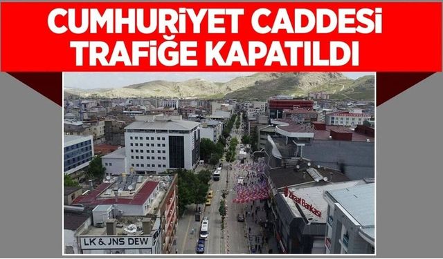 Van Cumhuriyet Caddesi trafiğe kapatıldı! Tezgahlar kurulmaya başlandı…