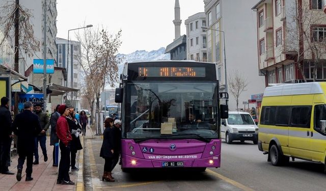 Van’da 100 bin kişi ücretsiz yolculuk yaptı!