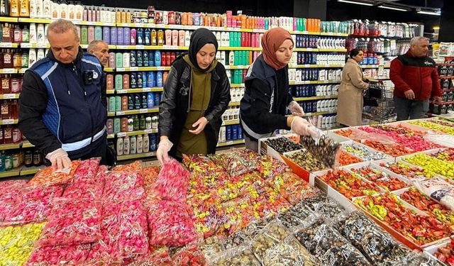 Van’da bayram öncesi tatlı imalathaneleri ve marketlere denetim