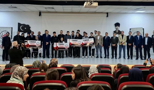 Van’da öğrenciler umreyle ödüllendirildi!