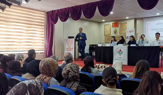 Van’da ‘Sabahattin Ali’ paneli yoğun katılımla gerçekleştirildi