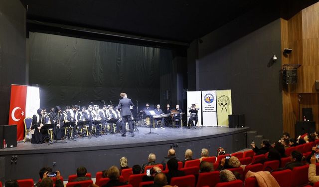 Van’da Tasavvuf Müziği Konseri Yoğun İlgi
