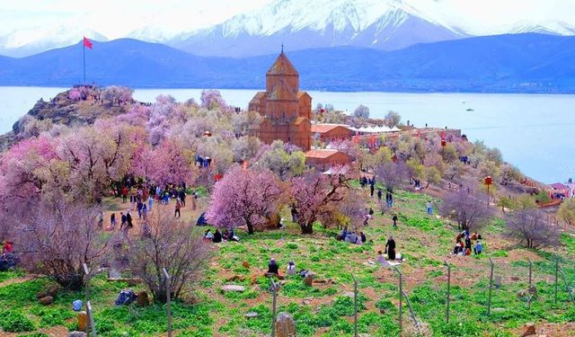 Akdamar’da doğa ve fotoğraf buluşması